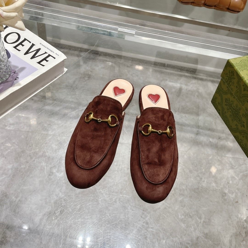 G*u*i slippers